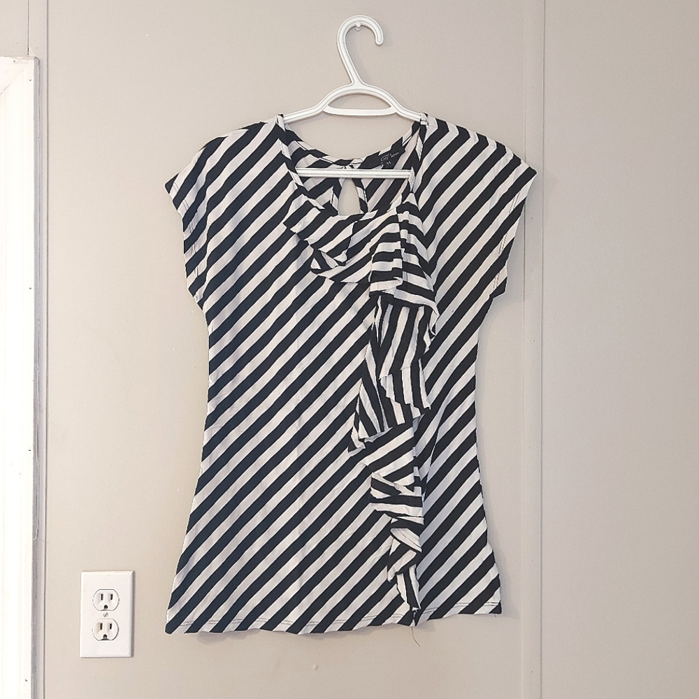 Striped black and white top